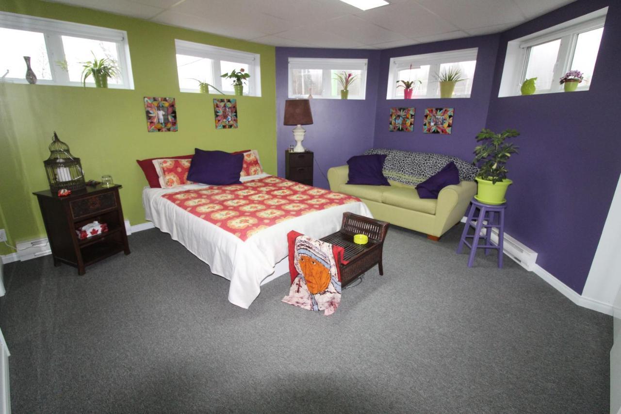 Room In Guest Room - Gandhi Very Large Room Decorated In Indian Style, Office Space And Sofa Notre-Dame-des-Monts Exterior photo